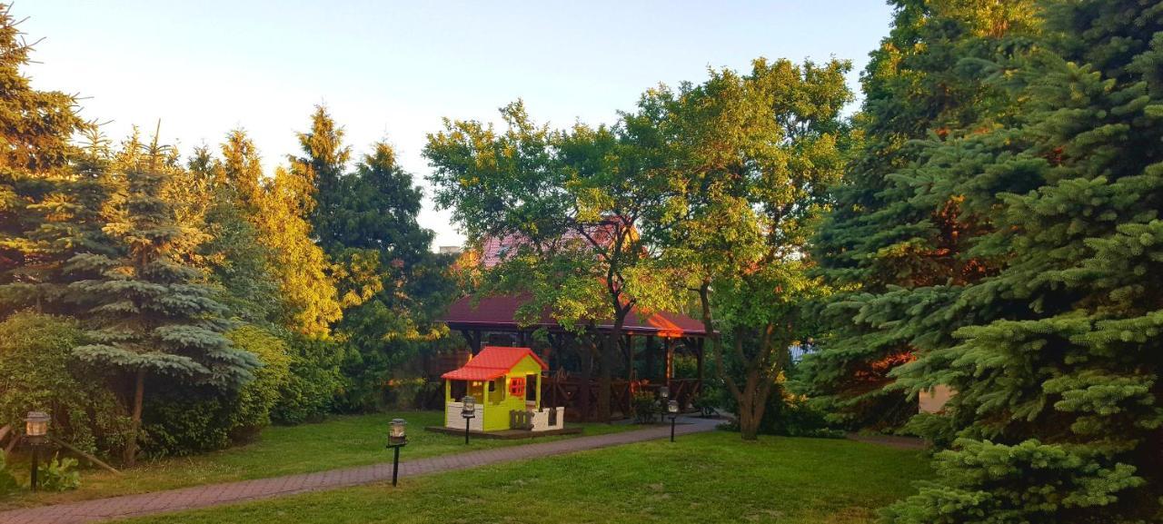 Pensjonat Tadeusz I Apartamenty W Darlowku Darlowko Exteriör bild
