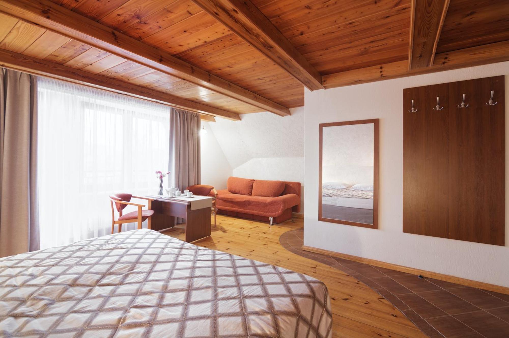 Pensjonat Tadeusz I Apartamenty W Darlowku Darlowko Exteriör bild